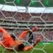 Κέρδισαν την Ουρουγουάη 1-0 και πήραν την πρωτιά οι κυνικοί Ισπανοί